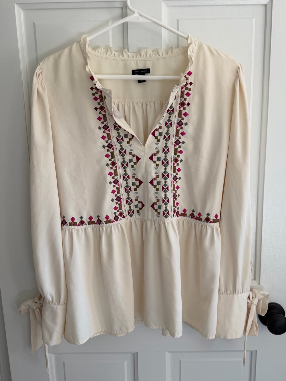 Ann Taylor Embroidered Peasant Blouse Ivory Boho Tie Sleeve Large